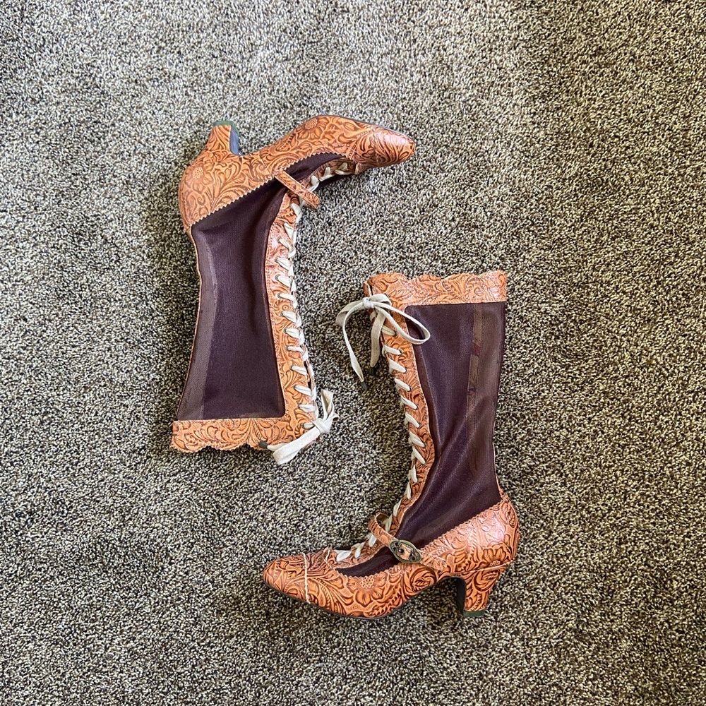 Miss L. Fire Boots Size 36